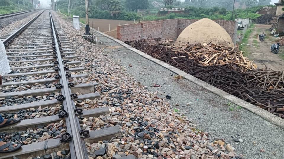 Train Accident Ghazipur Swatantrata Senani Express Medicines and syringes found at the scene