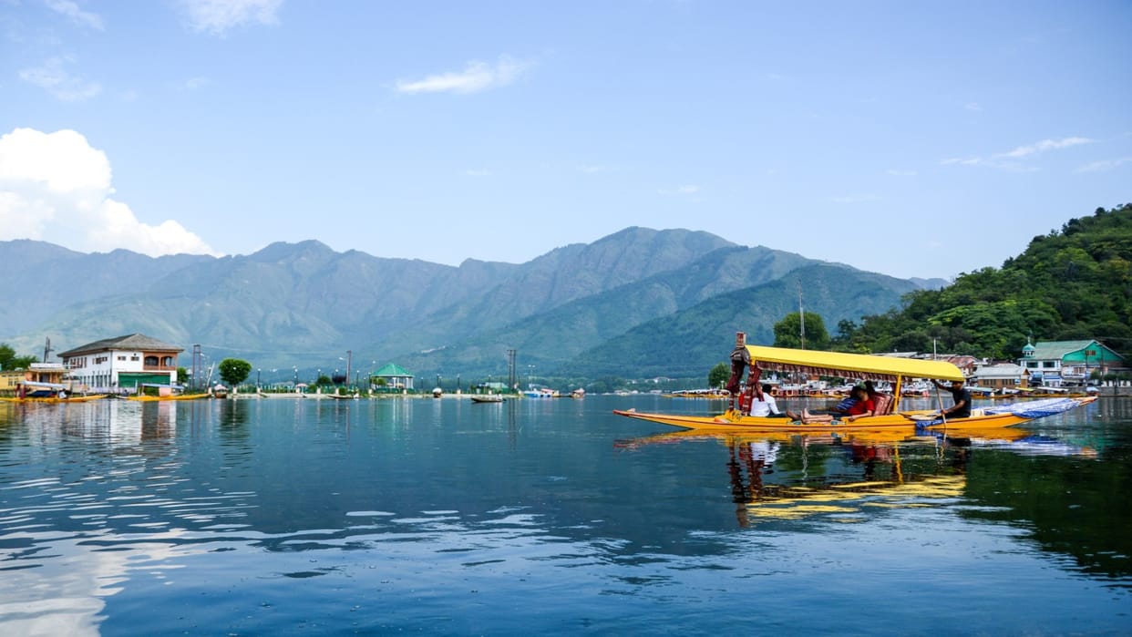 IRCTC mystical kashmir winter special tour package from hyderabad check fare price here