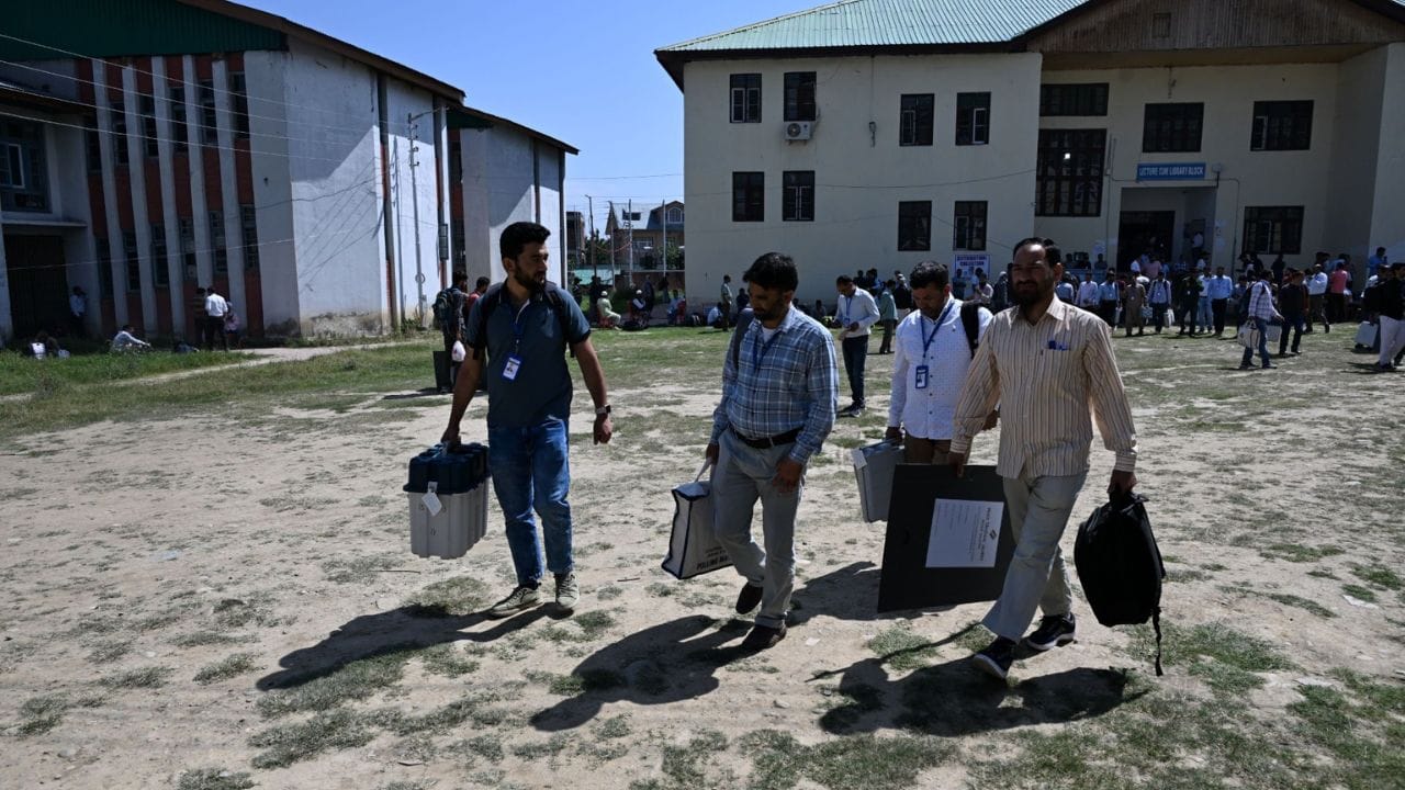 J&K Election: Preparations for Pulwama Assembly elections, EVMs and VVPATs are being taken to polling stations