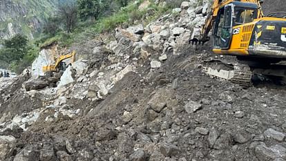 Himachal News Disaster in Nigulsari 65 meter portion of NH collapsed traffic halted