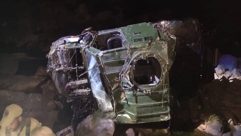 Six Army commandos injured in road accident in Jammu kashmir Rajouri