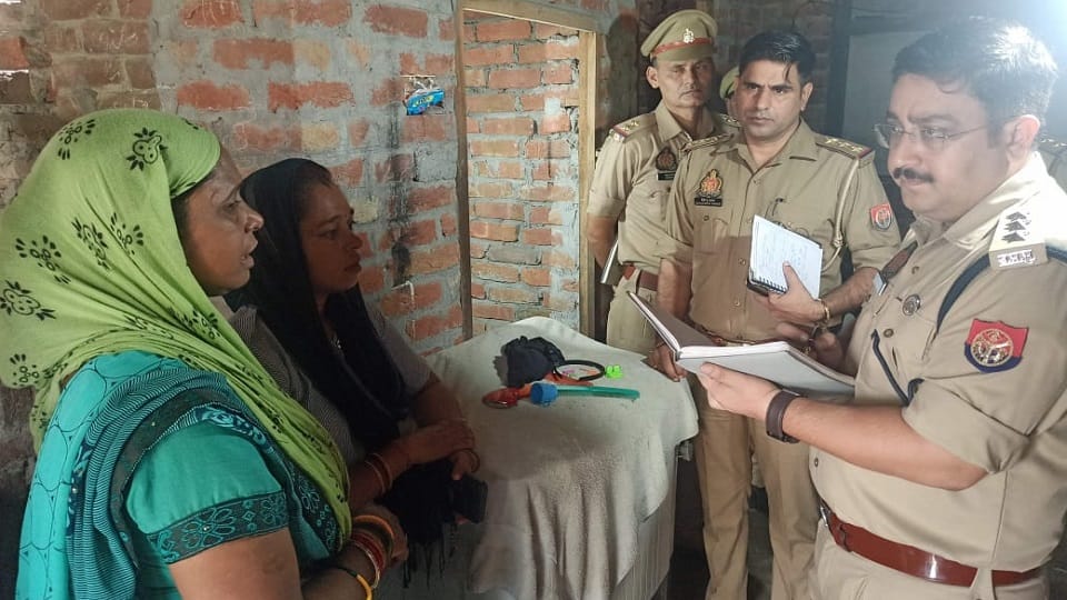 Couple dies in Moradabad, there was a fight at night between the husband and wife who had married for love
