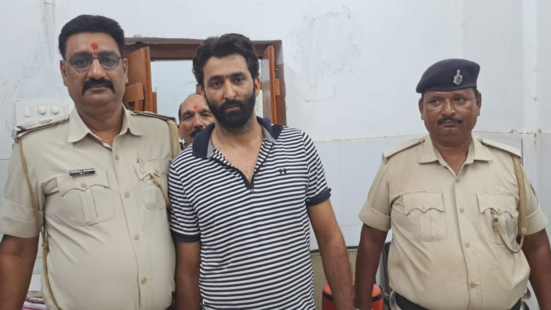Motihari: Sarfaraz, arrested from Kashmir in fake currency case, described himself as poultry farm businessman