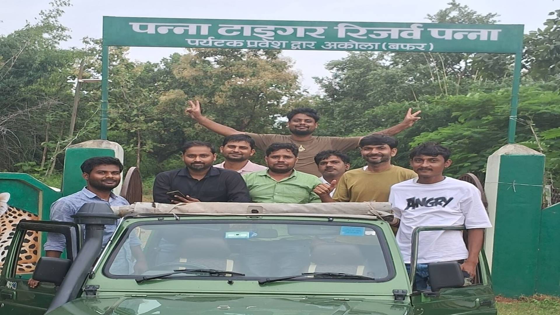 Panna Tourists saw tiger in Akola buffer when it started coming towards gypsy tourists retreated see photos