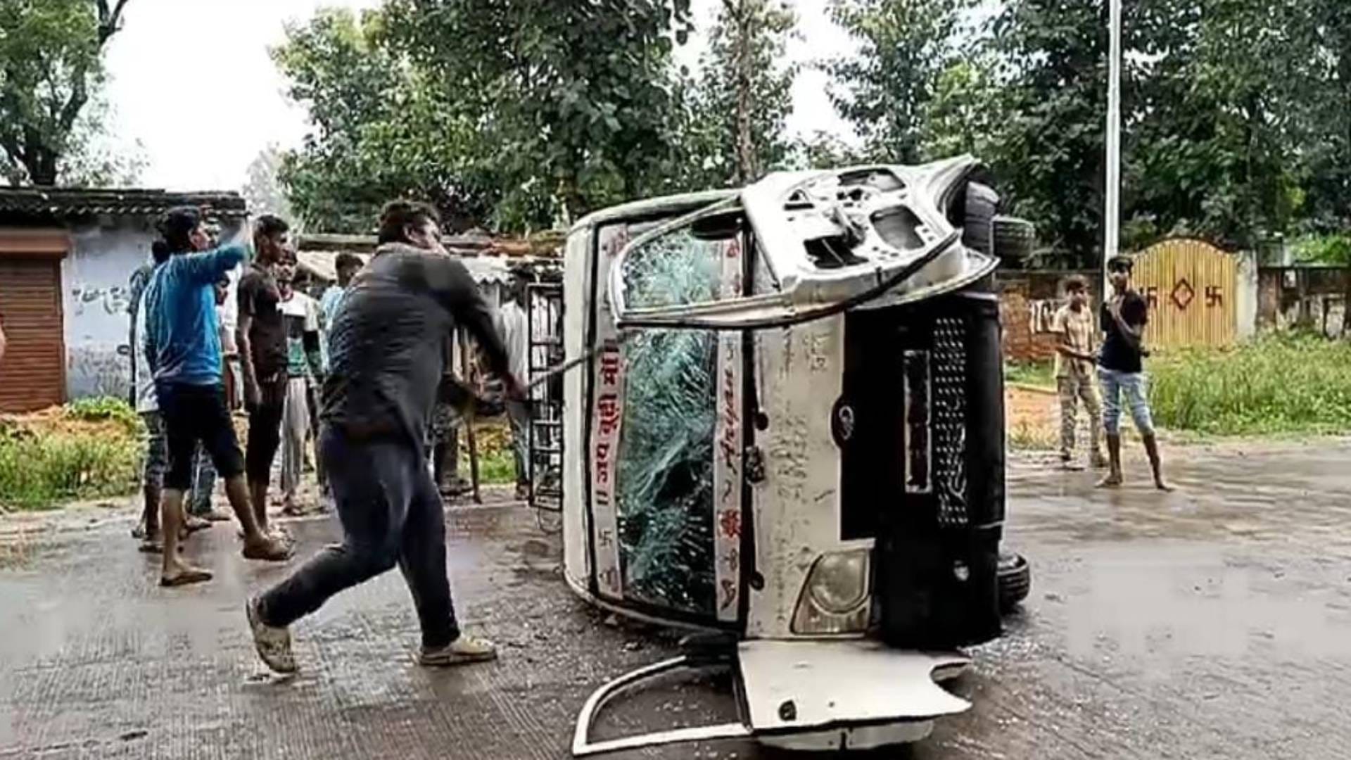 दुकान और वाहन में लगाई आग