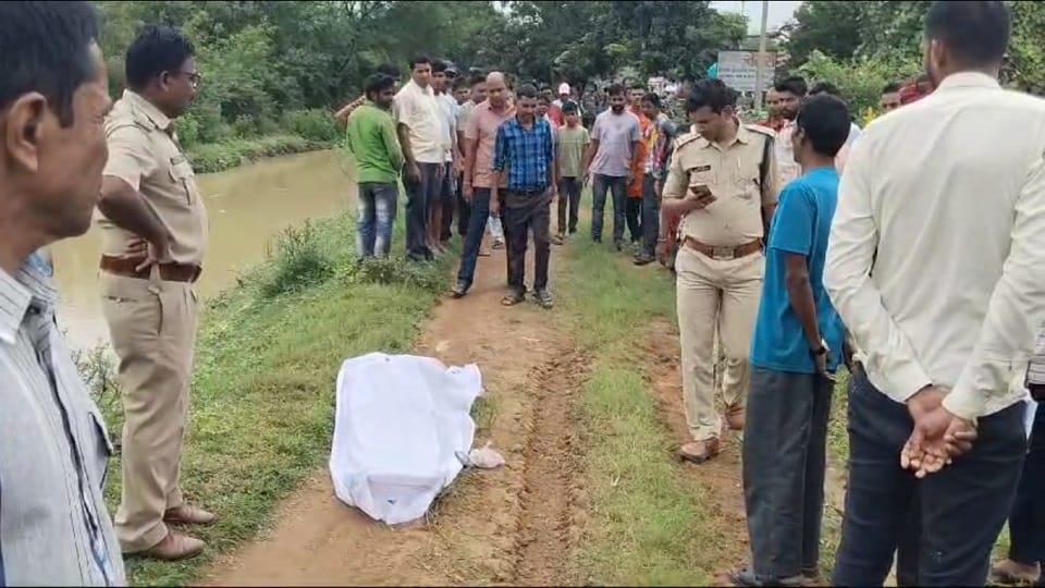 नहर में मिला अधेड़ का शव