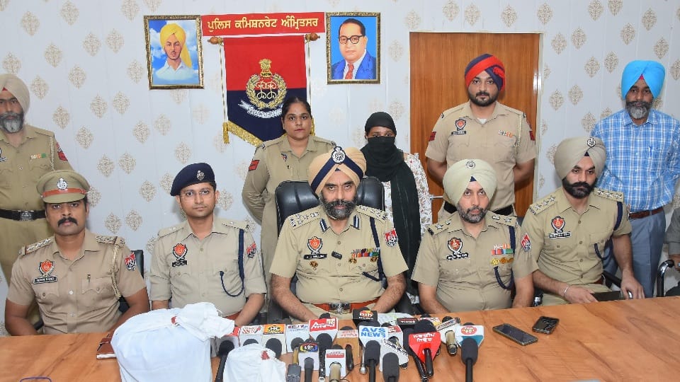 Female drug smuggler from Amritsar arrested with 4.5 kg heroin