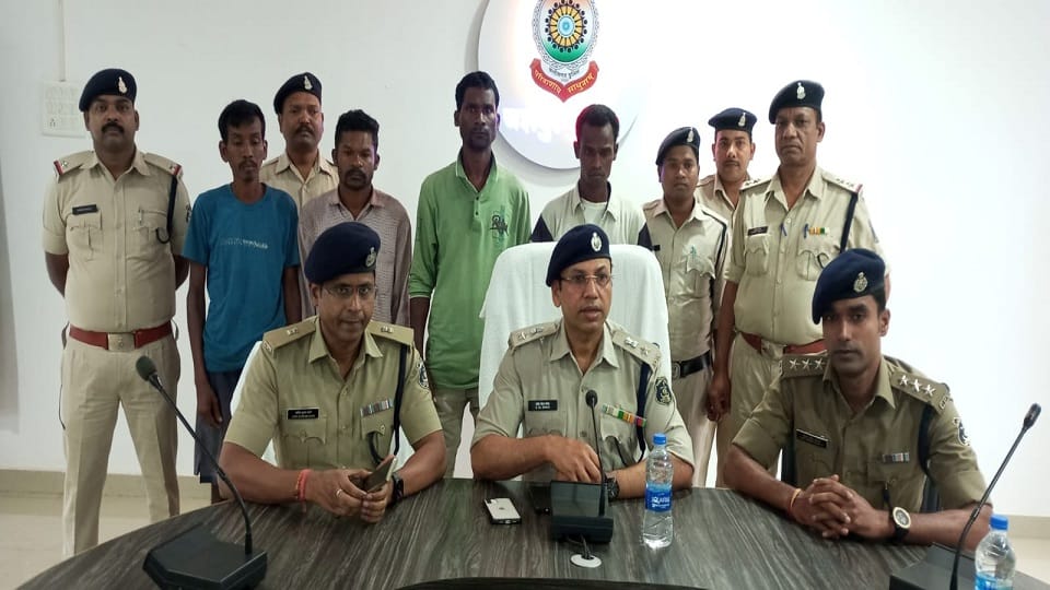 police made sensational disclosure in case of beheaded body in jashpur