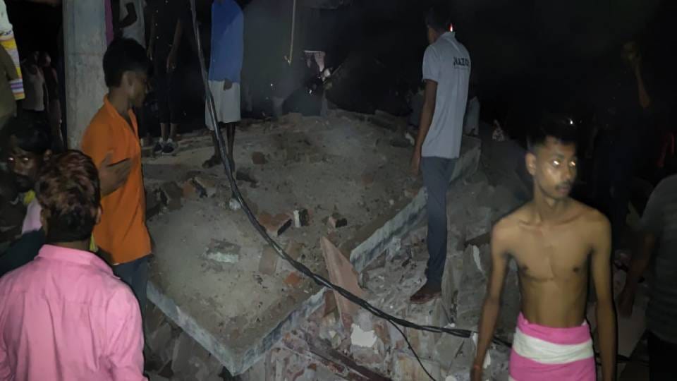 explosion in firecracker factory in Firozabad four people died see whole scene in pictures