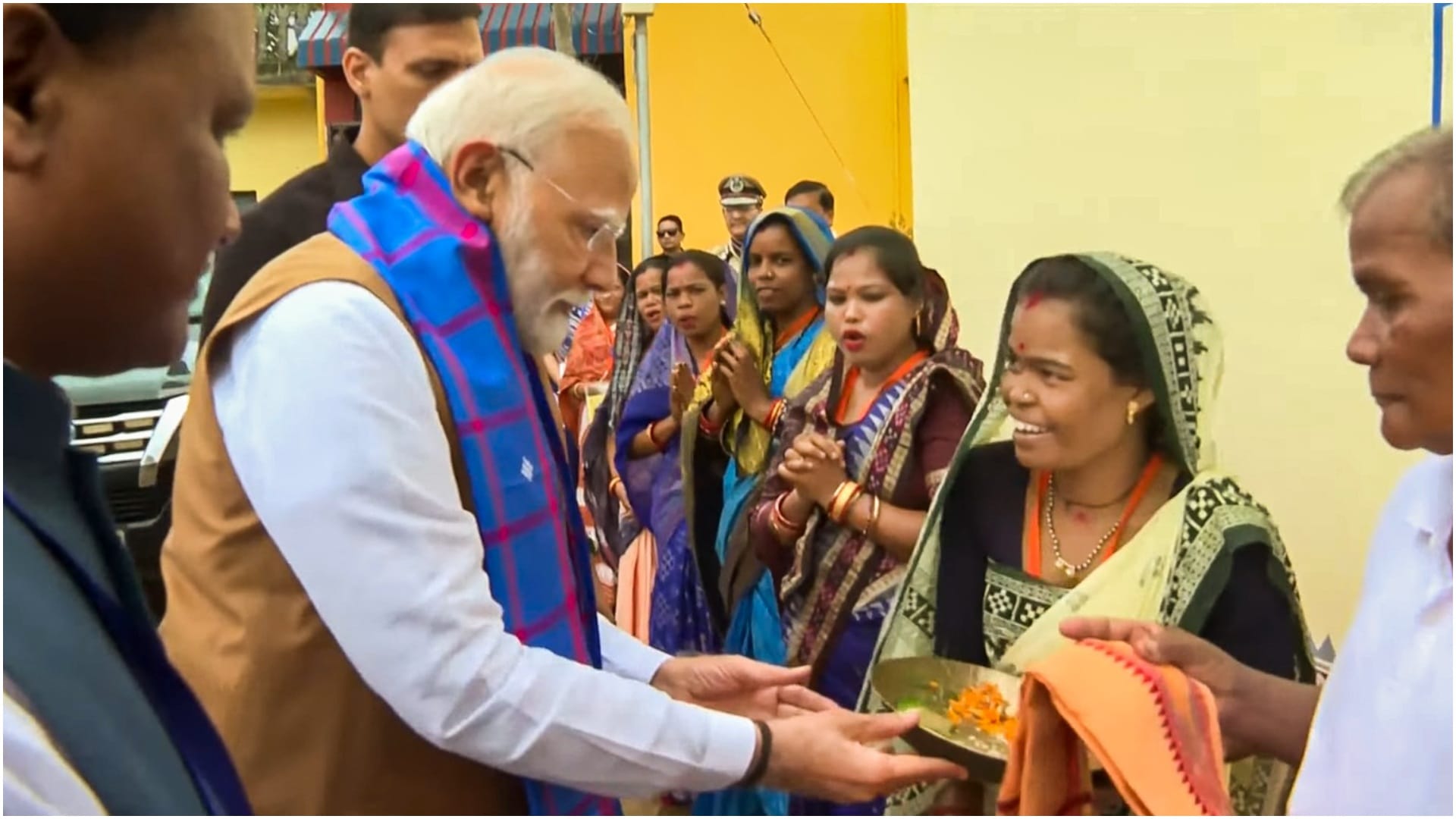 PM's big attack on Congress, said- power hungry people have problem with Ganesh Puja
