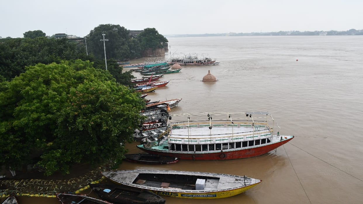 50 villages in Ghazipur Mau lost contact due to flood