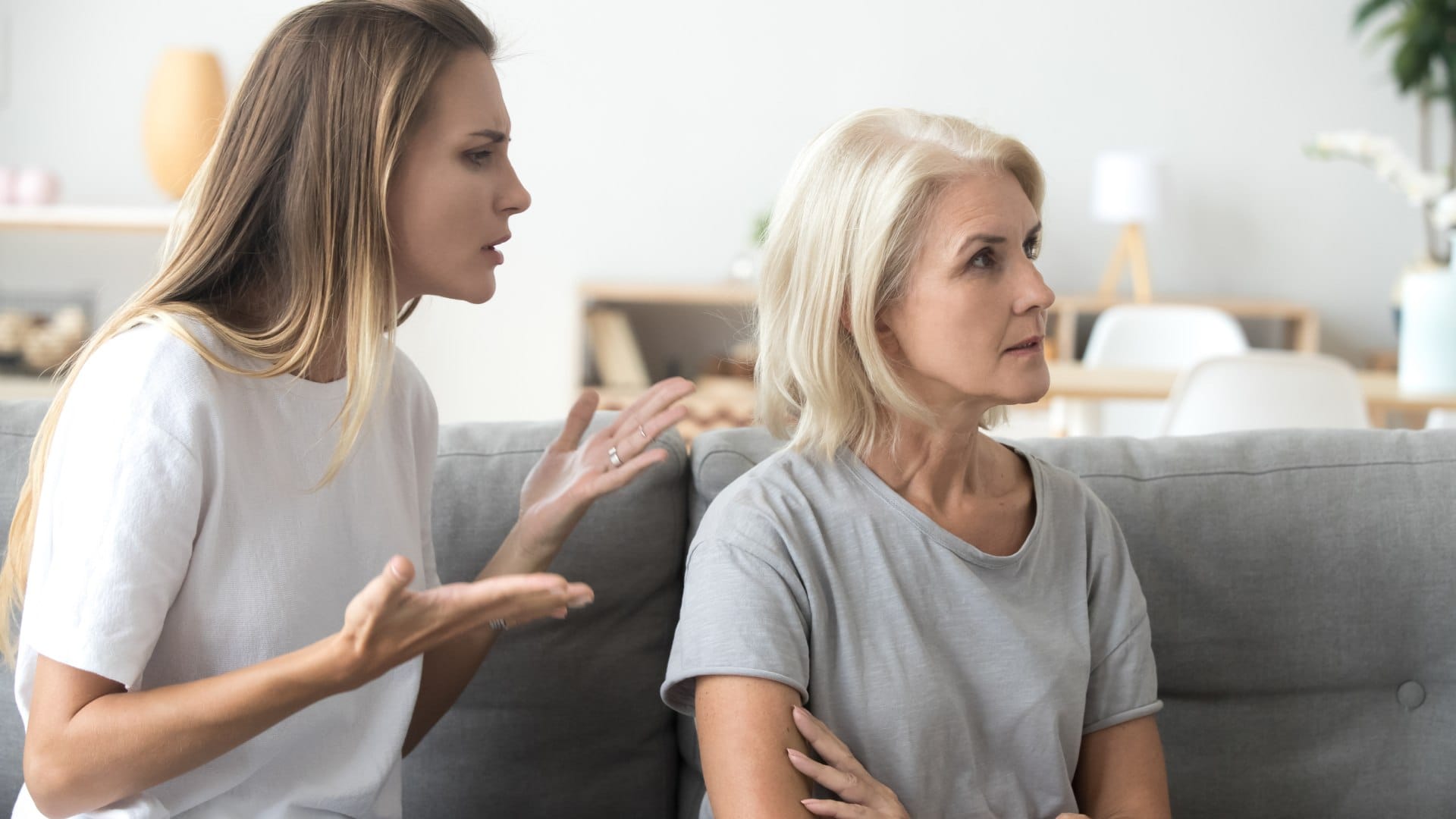 Parenting Tips Son And Daughter-In-Law Fighting Know What Parents Should Do For Peace At Home