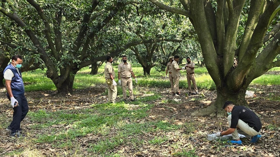 Saharanpur: Dead body of a young man was hanging on a tree for 20 days, someone killed him and hung it