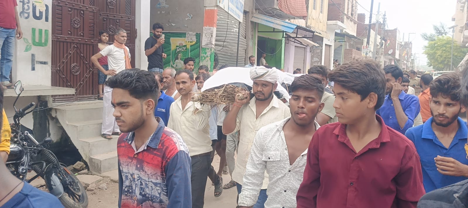 Firozabad Blast: Five dead bodies one after other Mother became unconscious seeing dead bodies of innocent