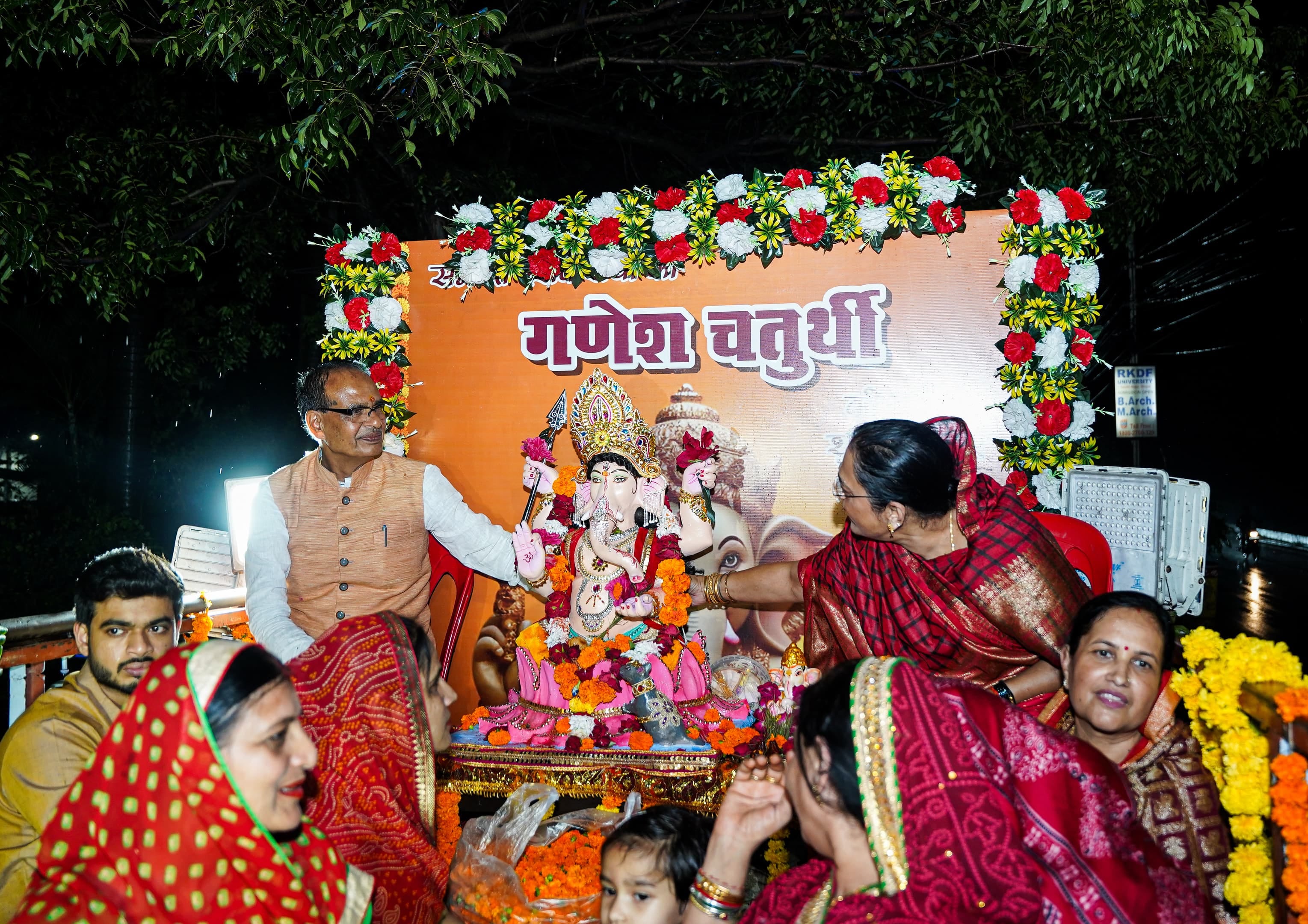 MP News: Farewell to Ganpati Bappa took place with great pomp, Shivraj and VD were seen engrossed in devotion