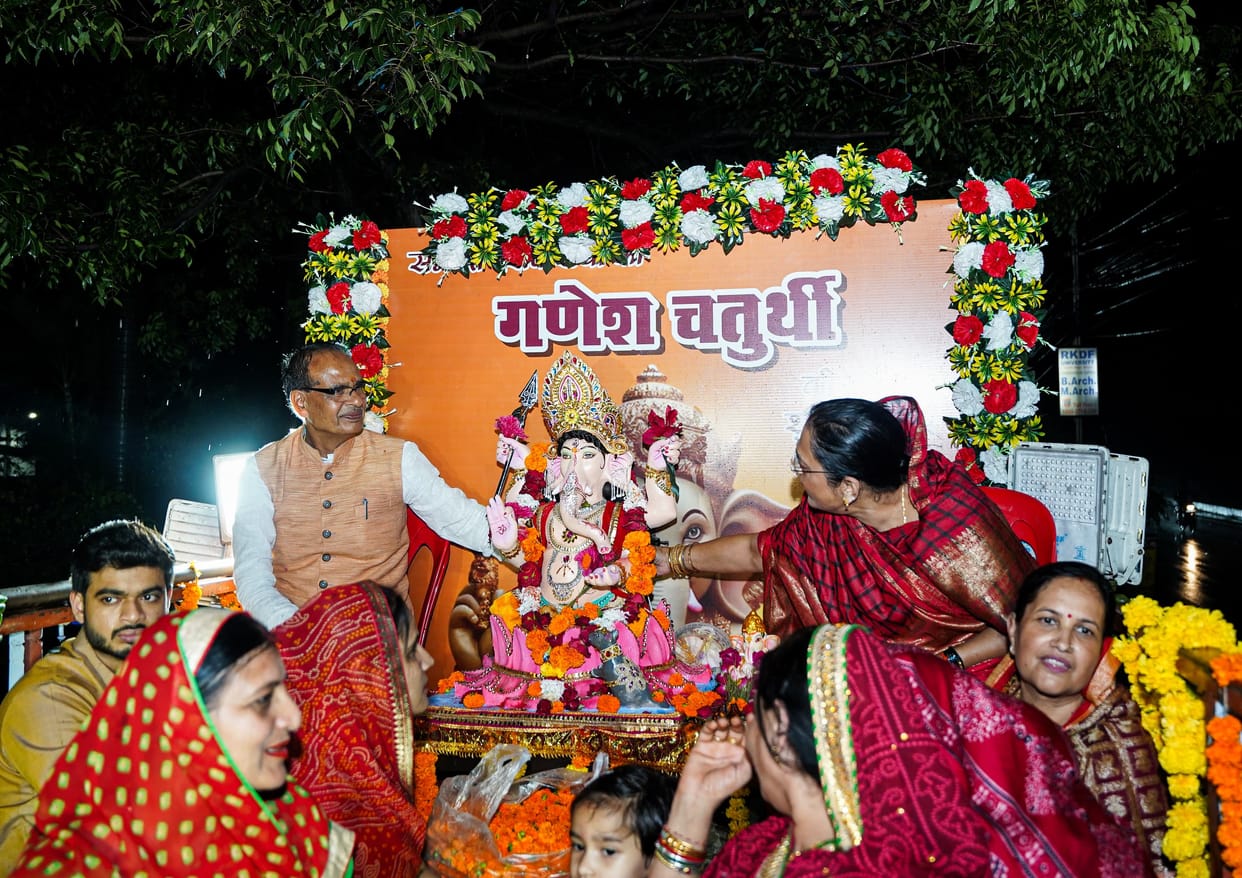 MP News: Farewell to Ganpati Bappa took place with great pomp, Shivraj and VD were seen engrossed in devotion