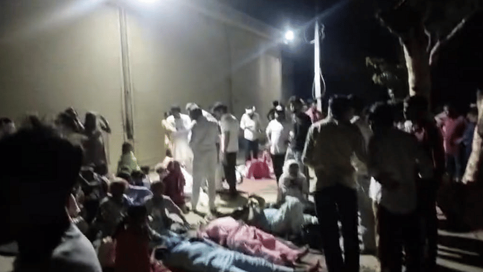 Tractor trolley full of devotees going to Gogamedi overturned
