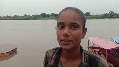 girl jumped into Yamuna in Agra and saved four young men who were drowning