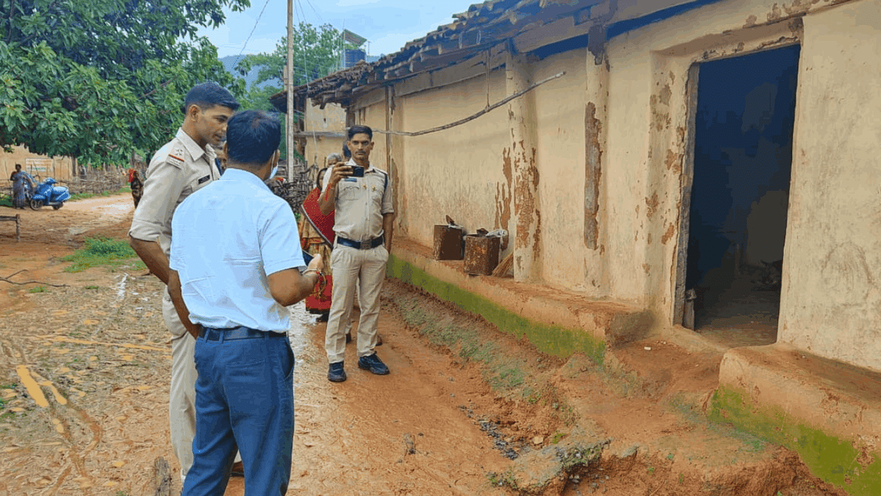 Due to a family dispute in Korba, the husband killed his wife by slitting her throat