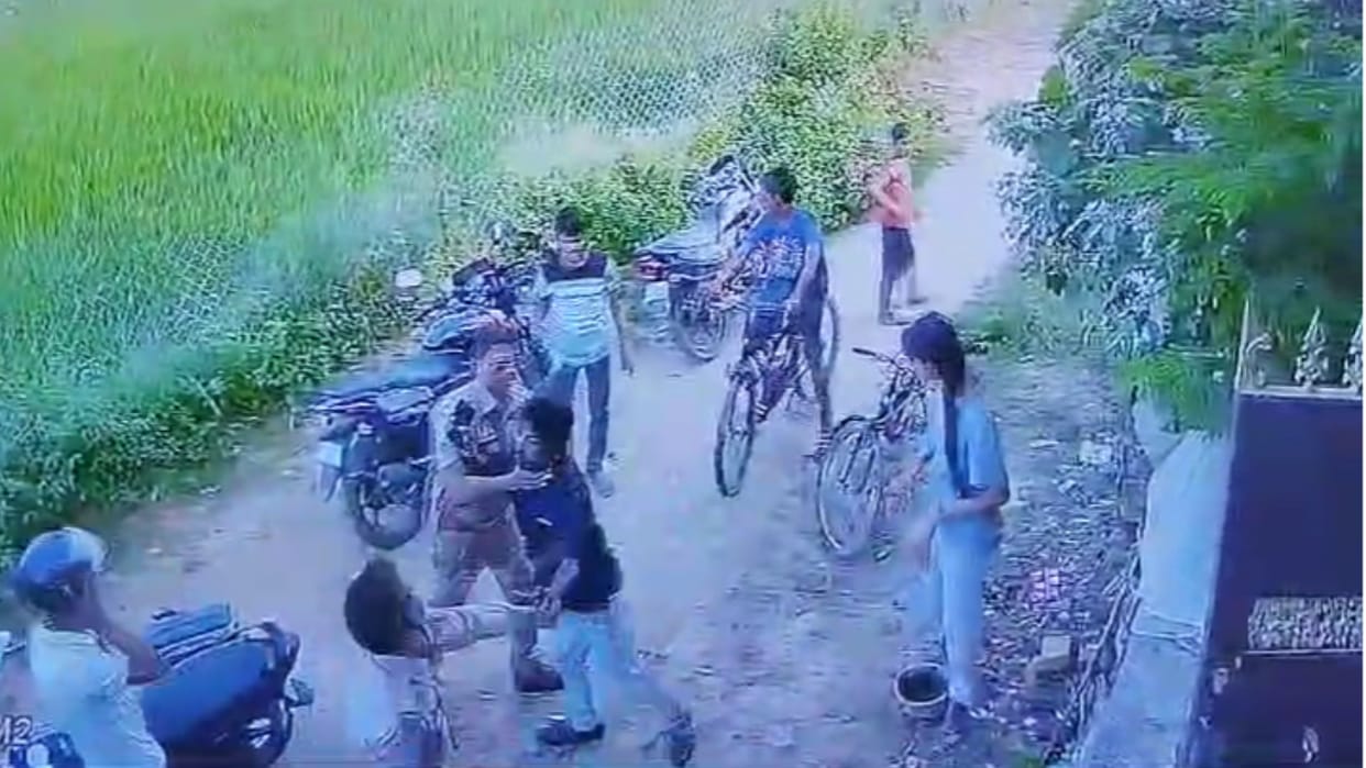 Amethi: Clash between policemen and a man while checking.