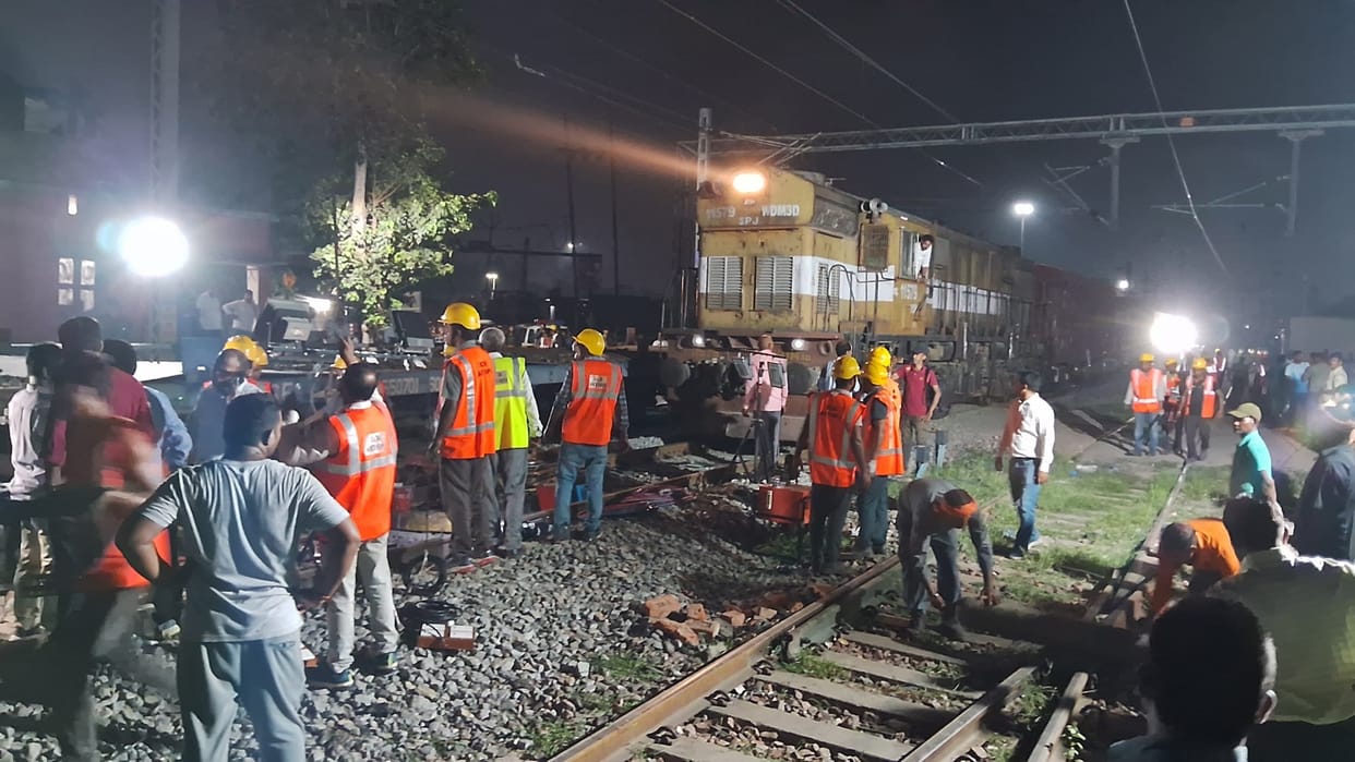 Bihar News : Four coaches of a goods train derailed on main line of Muzaffarpur-Samastipur railway section