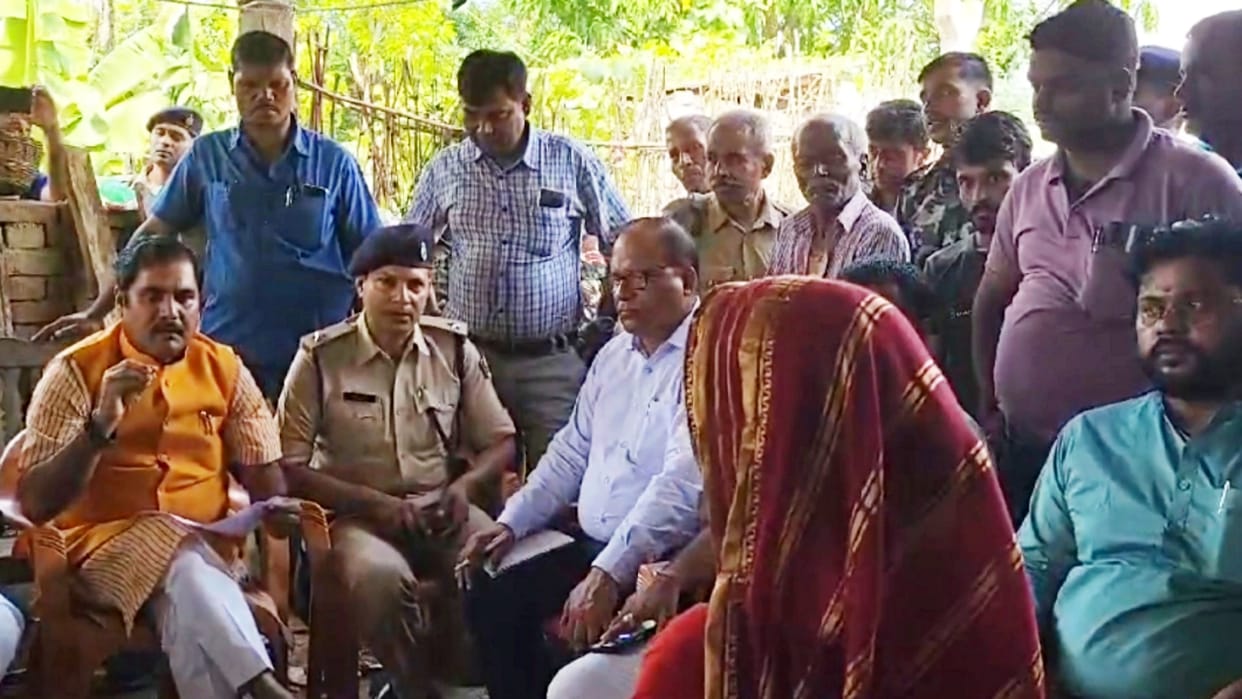 Darbhanga News: Kasturba Gandhi Girls School student death case, Minister Janak Ram met family members