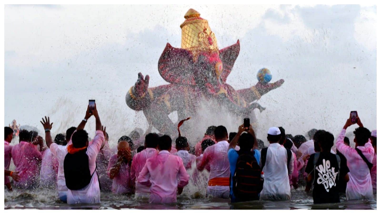 More than 19000 idols immersed in Mumbai on final day of Ganesh festival see Photos