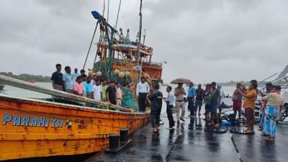 समुद्र में फंसे 12 बांग्लादेशी मछुआरों को भारतीय कोस्ट गार्ड ने किया रेस्क्यू