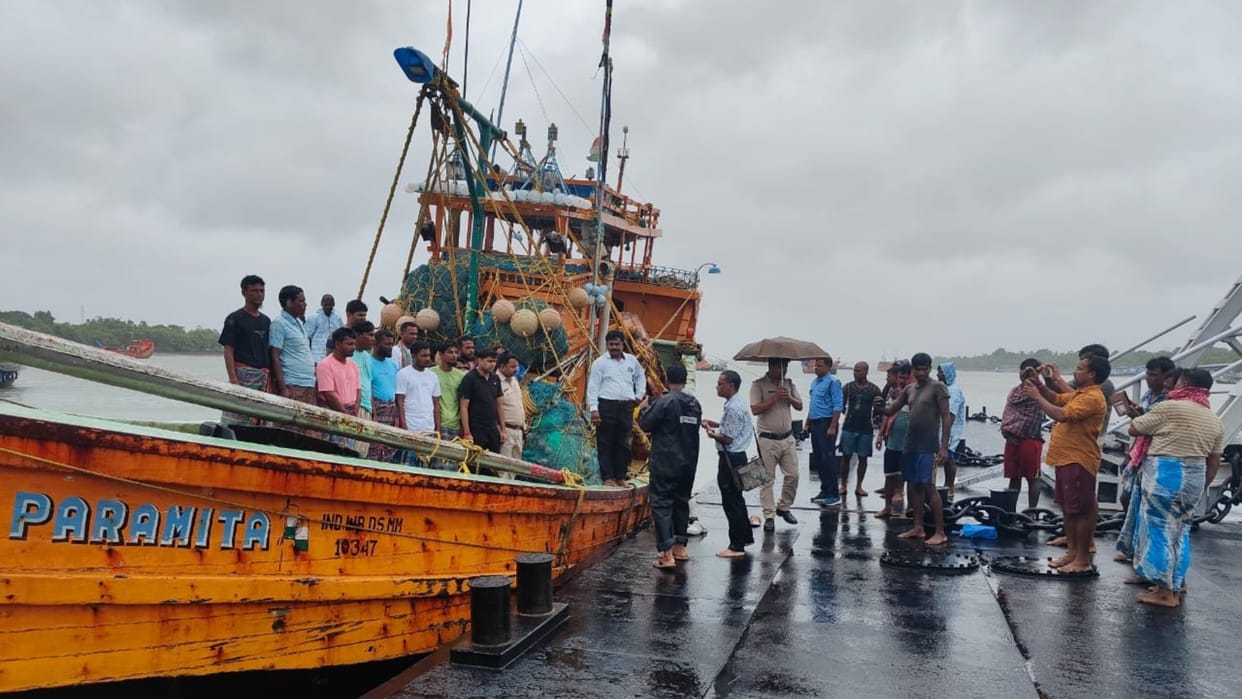 Indian Coast Guard rescued 12 Bangladeshi fishermen stranded in the sea