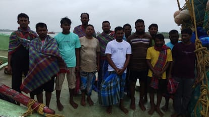 Indian Coast Guard rescued 12 Bangladeshi fishermen stranded in the sea