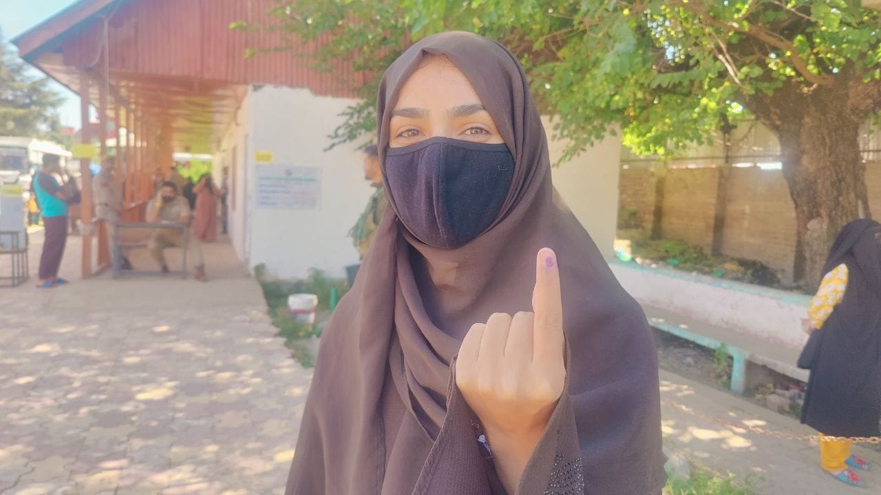 JK Polls: How is voting happening in areas like Pulwama-Shopian, which are strongholds of terrorists? See the
