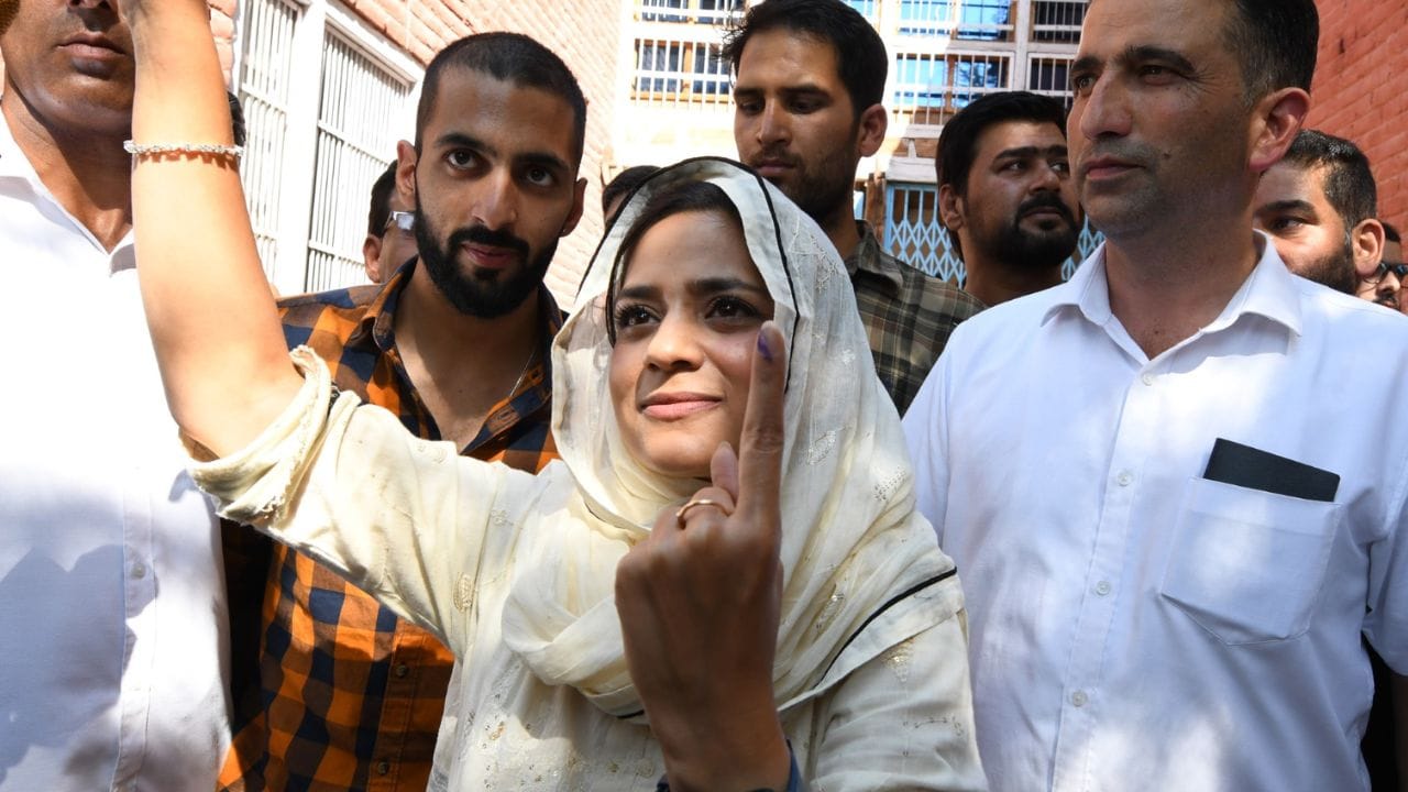 Jammu and Kashmir Assembly Elections 2024: Mehbooba's daughter Iltija reached the polling booth, every section