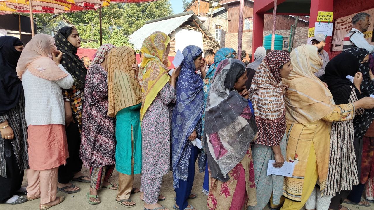 JK Polls: How is voting happening in areas like Pulwama-Shopian, which are strongholds of terrorists? See the