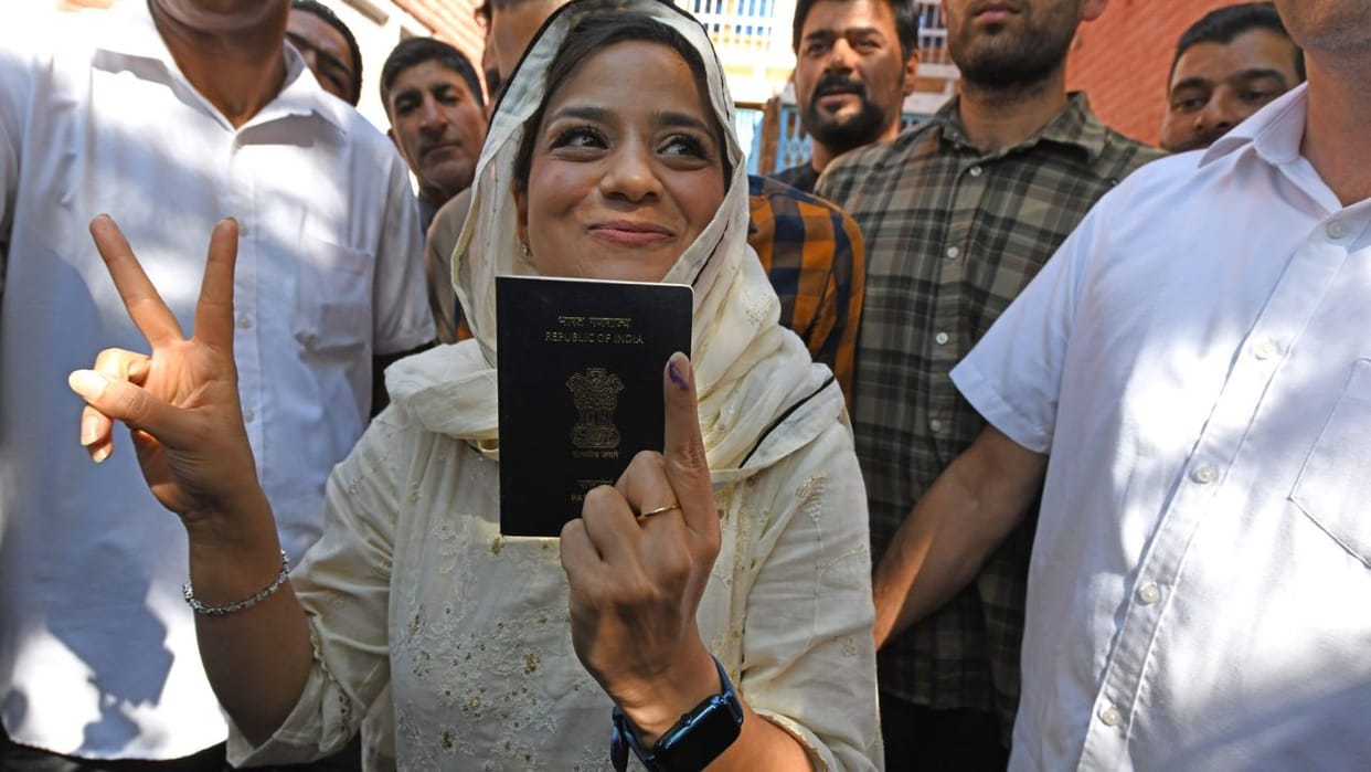 Jammu and Kashmir Assembly Elections 2024: Mehbooba's daughter Iltija reached the polling booth, every section