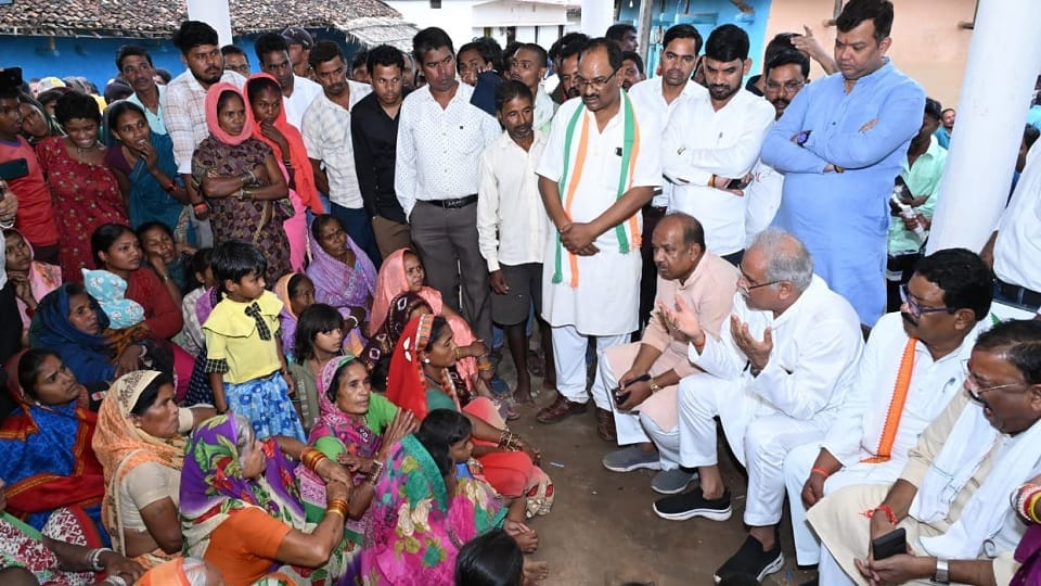 Loharidih arson and murder case, former CM Bhupesh Baghel visited the village