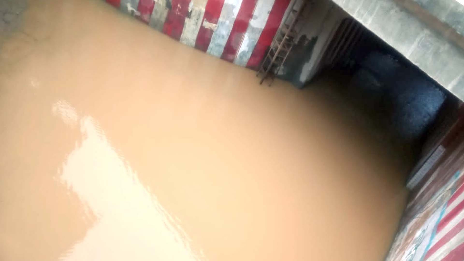 Mahoba: Dumper washed away in river due to eight hours of rain, causeways and drains overflowing