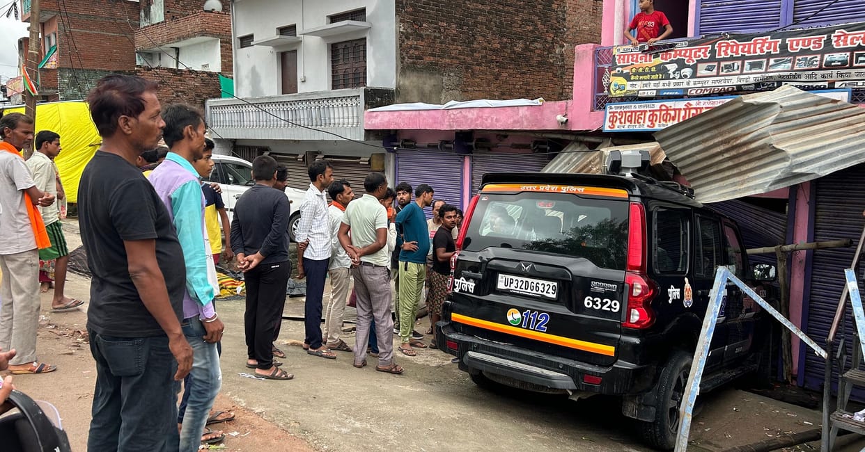 Mahoba, High speed bus hits UP 112 vehicle, two killed including a policeman, police engaged in investigation