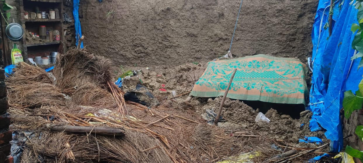 Rain wreaks havoc, poor laborers kutcha house collapses, wife dies and son injured, laborers hand broken