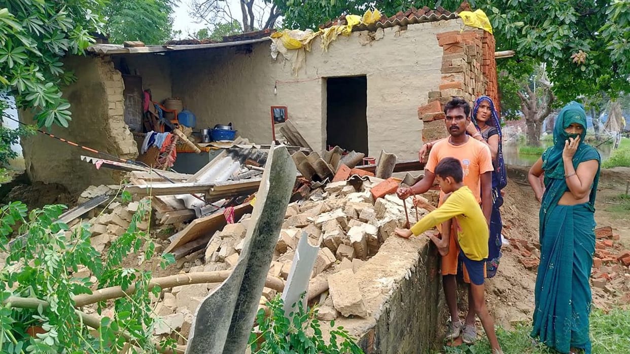 Two kutcha houses collapsed due to dampness, four including a couple injured due to being buried under debris.