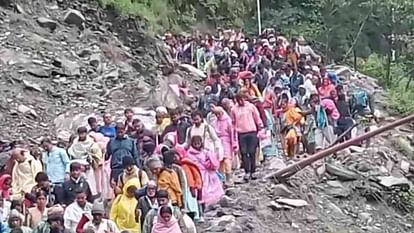 Kedarnath Yatra: बारिश रुकी...सोनप्रयाग से पैदल यात्रा शुरू, जय बाबा केदार के जयघोष के साथ आगे बढ़े श्रद्धालु Kedarnath Yatra 2024 trek to Kedarnath starts from Sonprayag Uttarakhand weather News Read All Updates