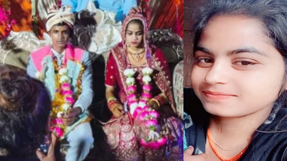 Married woman dead body found hanging in room