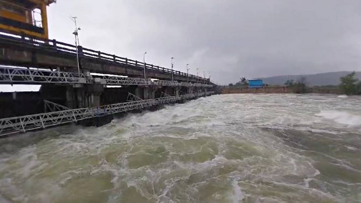 MP News Flood-like situation in Gwalior-Chambal region due to continuous rain seven gates of Tighra dam opened