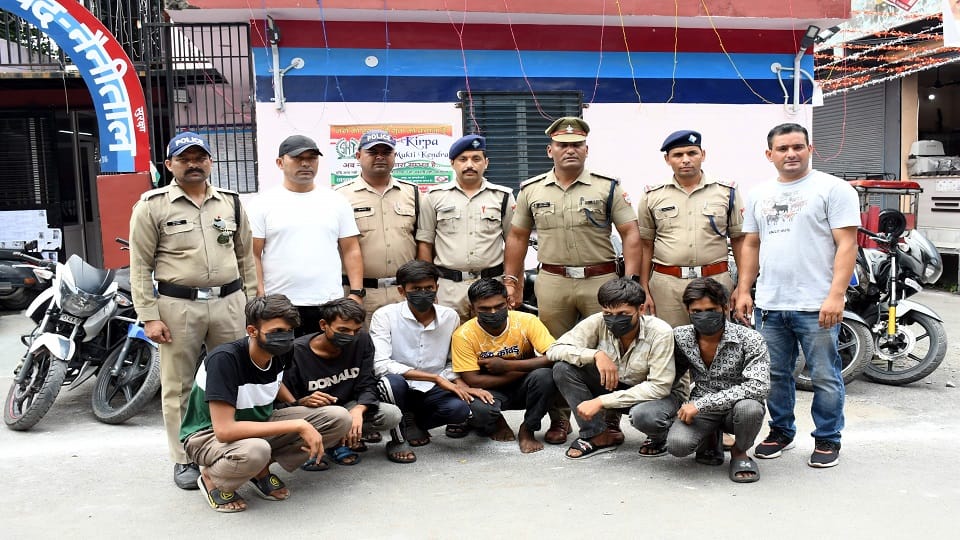 Six members of interstate autolifter gang arrested in haldwani