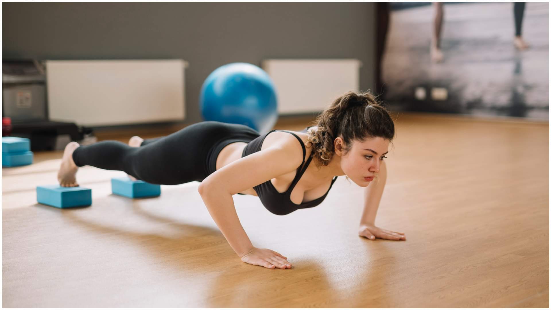 Fitness Tips Women Push Up Benefits And Precautions in hindi Disprj