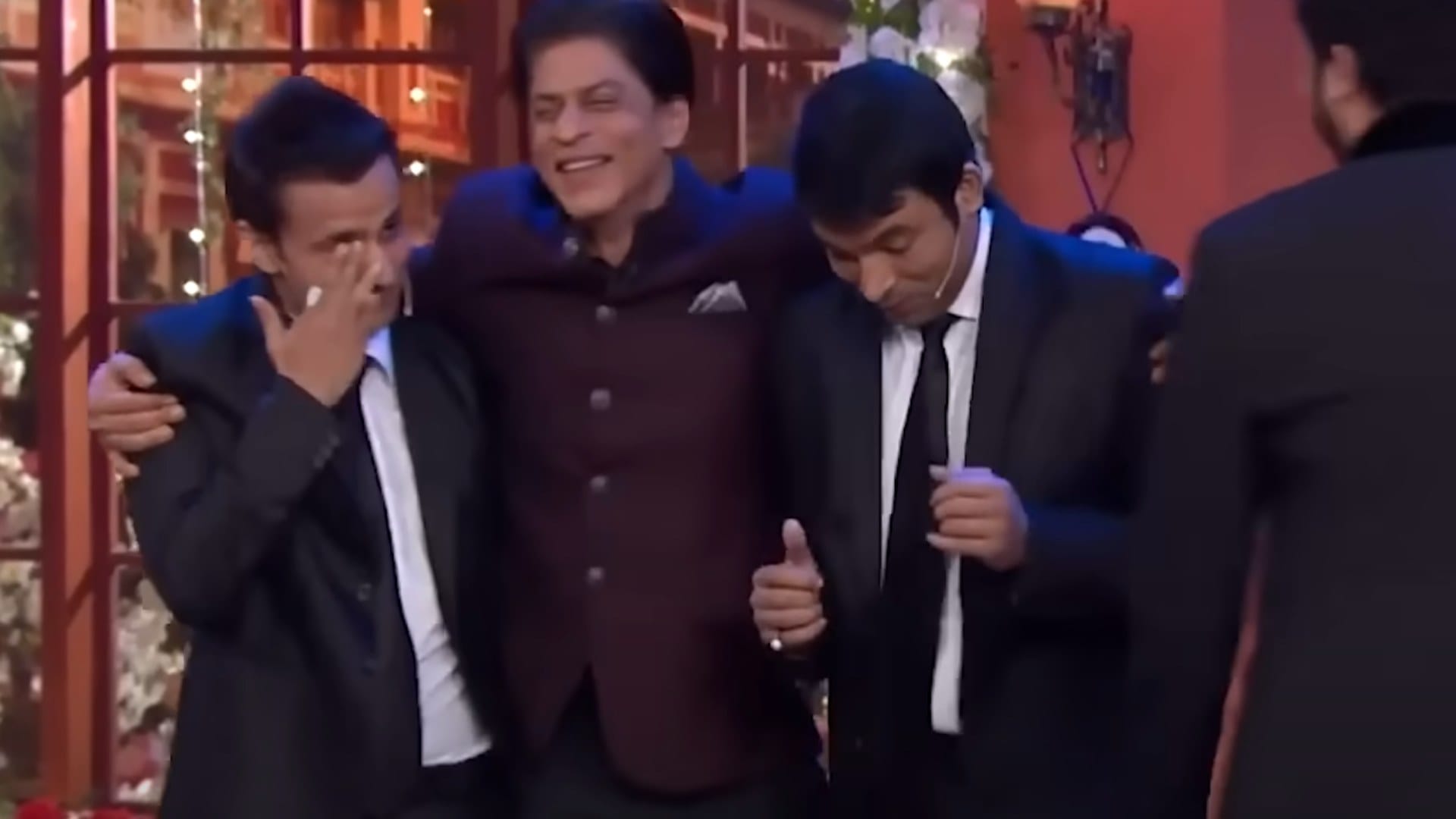 When IC 814 Actor Rajiv Thakur eyes filled with tears on stage due to Shah Rukh Khan Prank