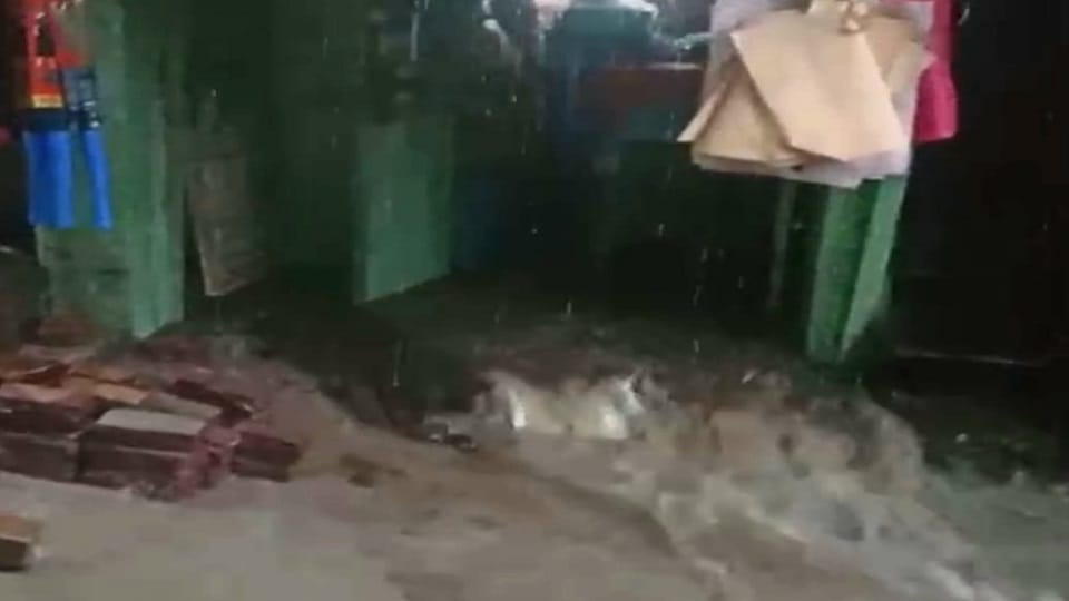 Water entered Ramje and Tallital market like a disaster in nainital