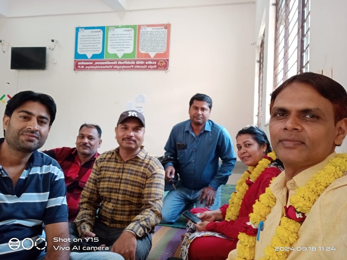 RGPV employees are on hunger strike demanding 8 demands including salary allowances, they have gone on hunger
