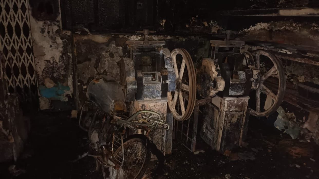 Durg in gold and silver factory, fire started due to electric scooter charging, three people trap