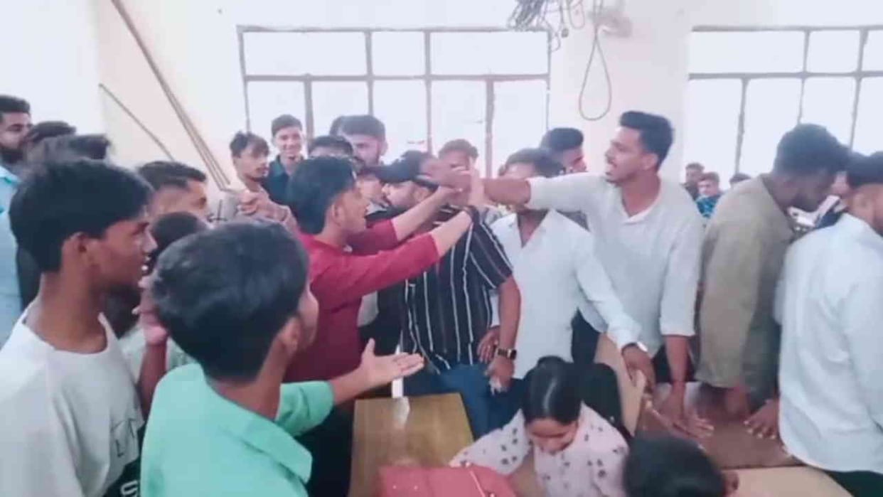 Chaos over student union function NSUI and ABVP students clash Rishikesh News in hindi