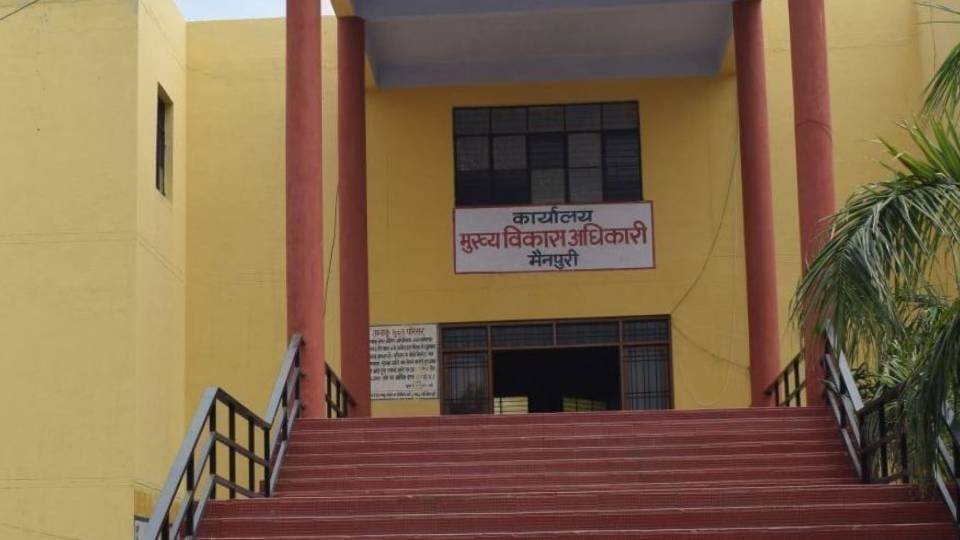 newly elected pradhan of five gram panchayats have not been sworn in even after 40 days In Mainpuri
